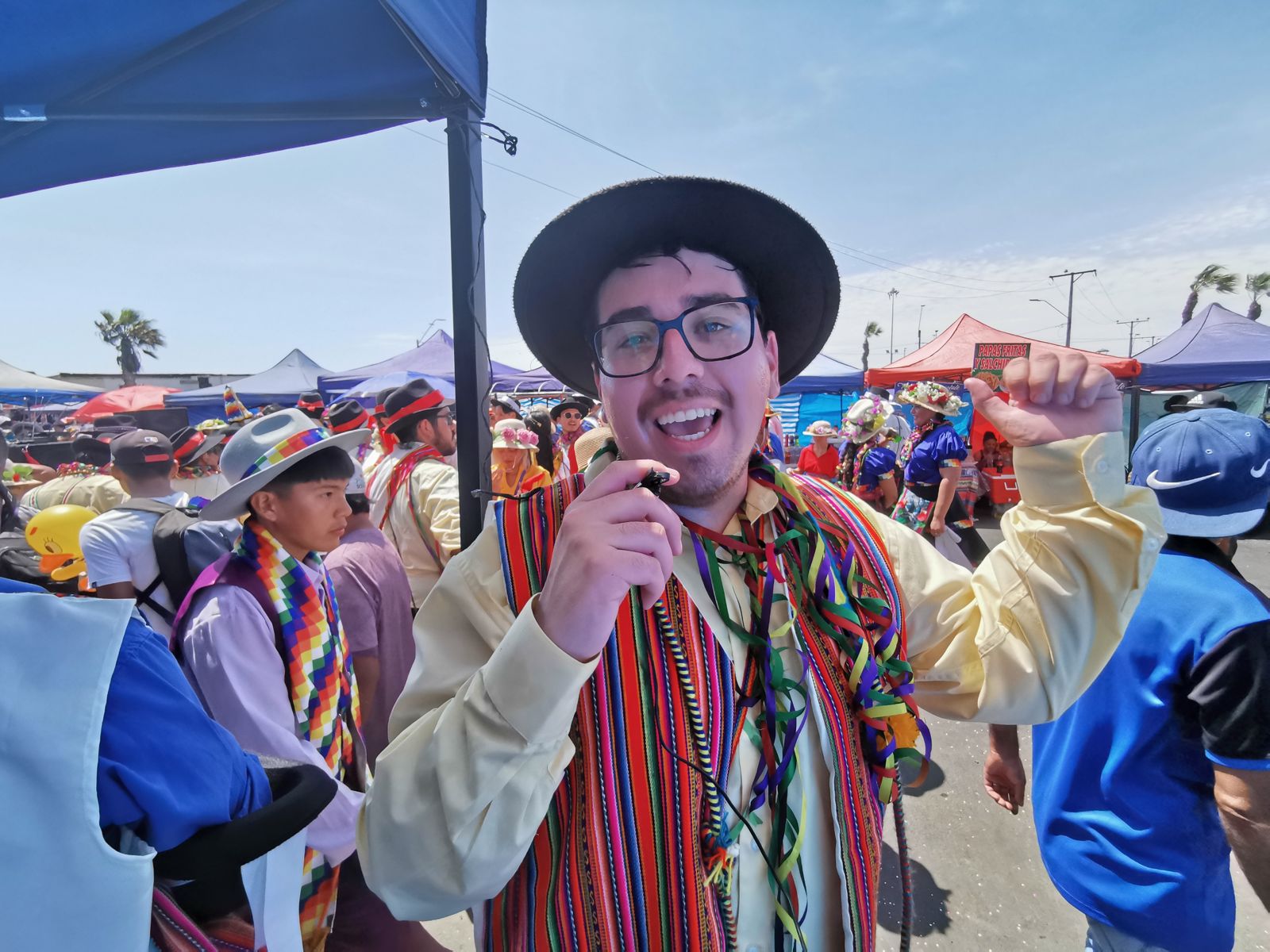 Estudiante de Arqueología "se titula" de ariqueño tras bailar en comparsa del Carnaval